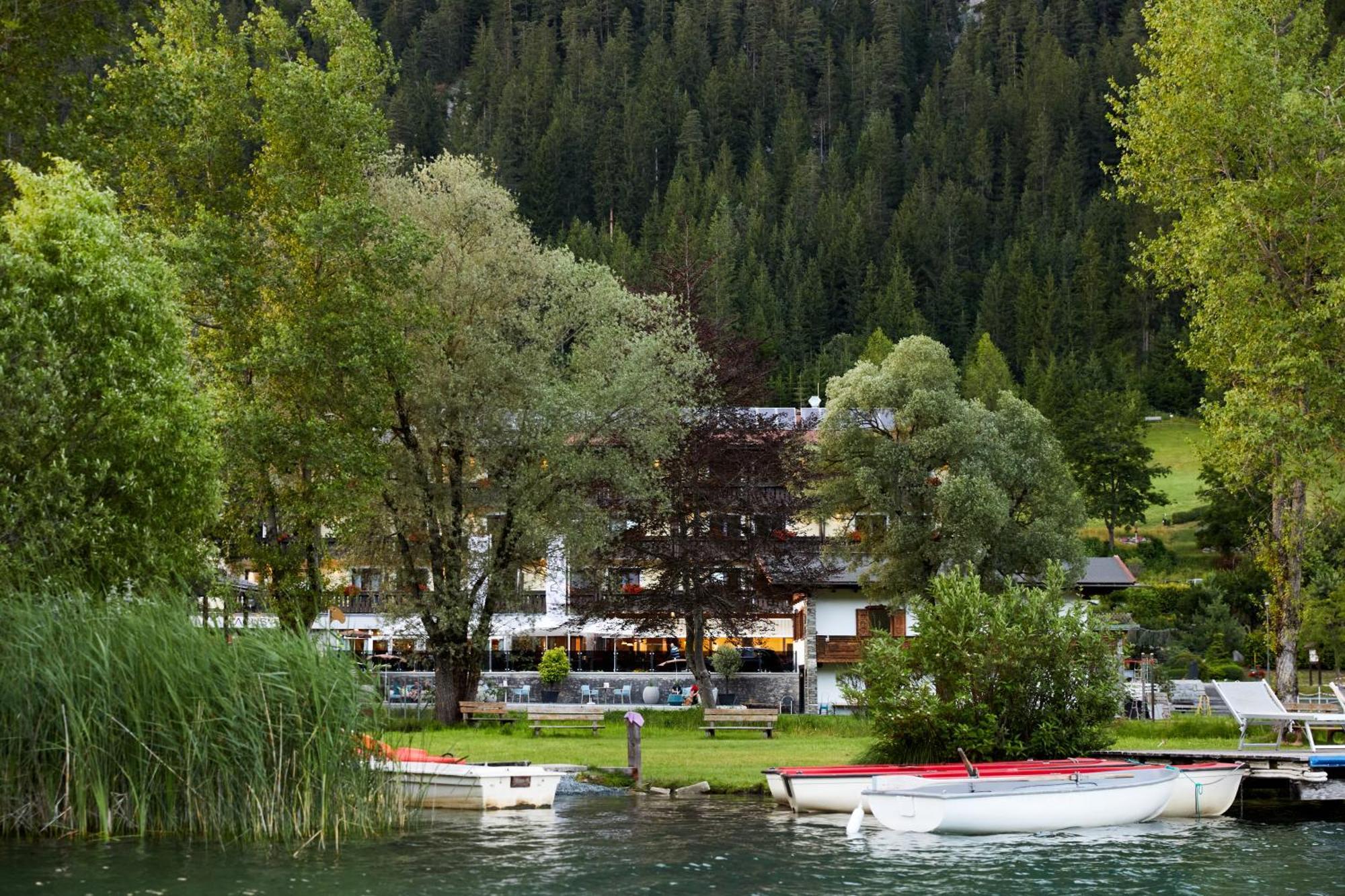 Lacus Hotel Am See Weissensee Exteriör bild